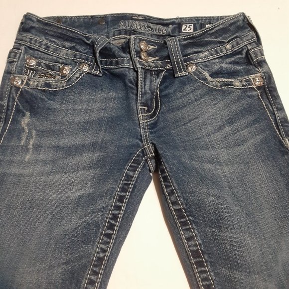 Miss Me Women's Distressed Embellished Cropped Capri Jeans in Size 25 JP5001CRA - Picture 2 of 7